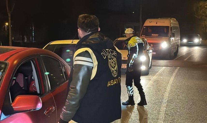 Düzce'de polis denetimleriyle suçlulara darbe: 17 kişi yakalandı