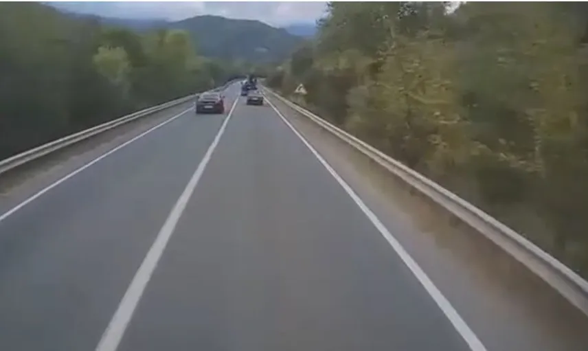 Yenice'de hatalı sollama anlarının kaydedildiği kaza tehlikesi