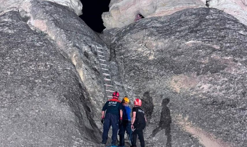 Peribacasındaki mahsur turist AFAD ekiplerinin yardımıyla kurtarıldı