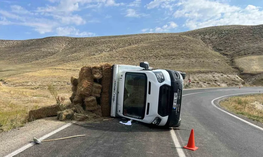 Erzurum'da kamyonet devrildi, 2 kişi yaralandı