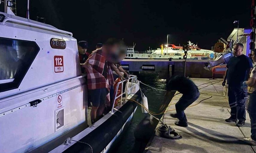 Marmaris açıklarında ticari teknede rahatsızlanan yolcuya acil yardım