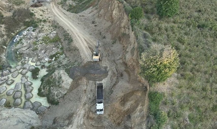 Düzce'de sanayi atıkları dökerken suçüstü yakalandılar