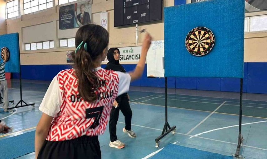 İncirliova'da okul sporları kapsamında dart turnuvası başladı
