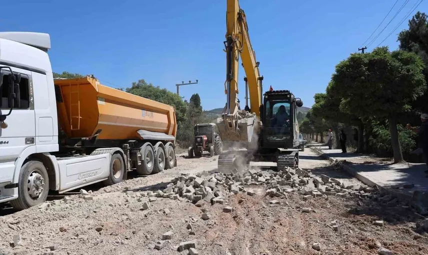 Söğüt'te altyapı yenilemelerinin ardından sıcak asfalt çalışmaları başladı