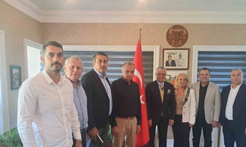 Kemer'de siyasi değişim: Başkan Topaloğlu ve 8 meclis üyesi bağımsızlık yolunda