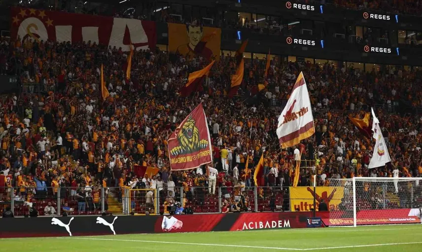Galatasaray taraftarlarından yönetime sert tepki: Yönetim istifa sesleri RAMS Park'tan yükseldi