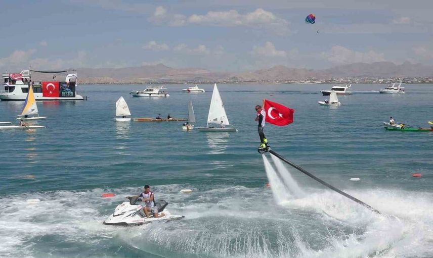 Van Gölü'nde bu yılki festivalin coşkusu: GölFest 2023 etkinlikleri başladı