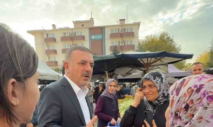 Sincan belediye başkanı ercan, semt pazarlarında vatandaşla buluştu