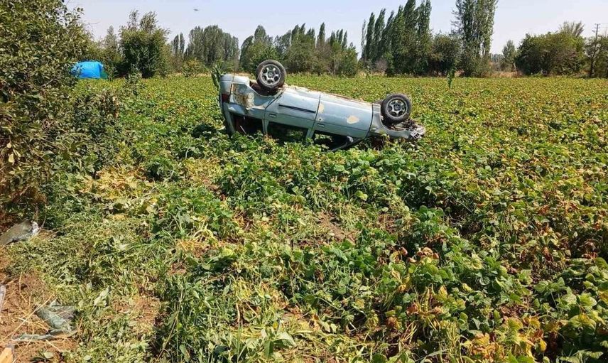 Şuhut'ta viraj dönüşünde kaza: Sürücü hastaneye kaldırıldı