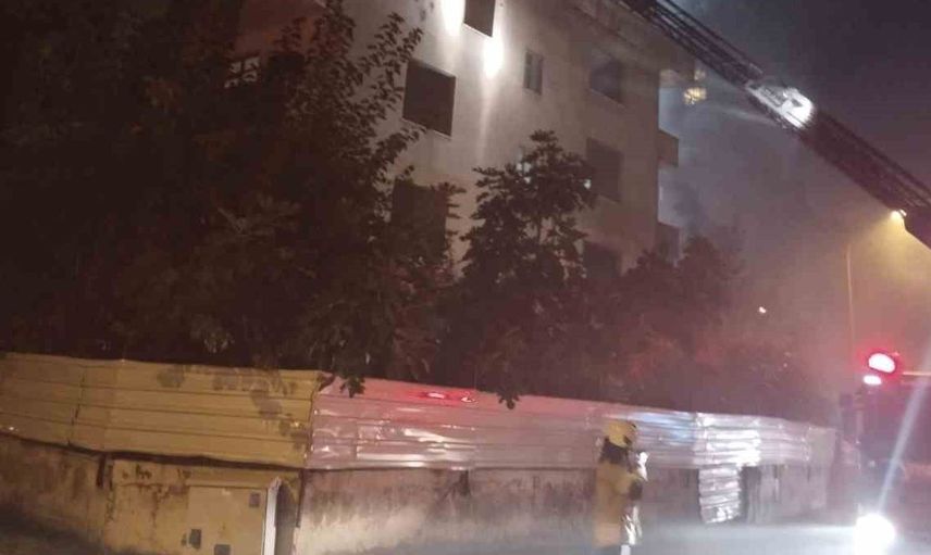 Kartal'da metruk binada yangın: itfaiye müdahale etti