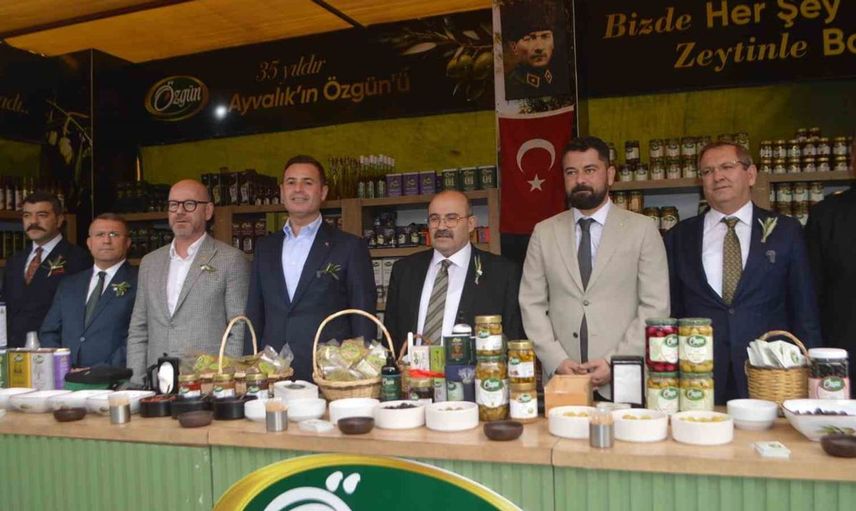 Ayvalık’ta zeytin hasat ve turizm festivali tarihi bir törenle başladı