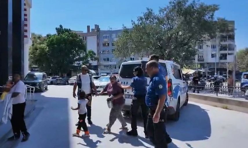 Kuşadası'nda zabıta memurunu darbeden 2 kadın dilenci tutuklandı
