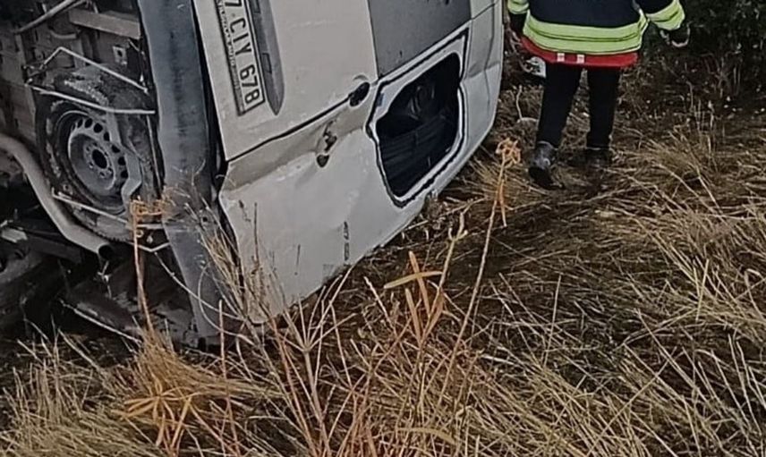 Van'da minibüs devrildi, 6 kişi yaralandı