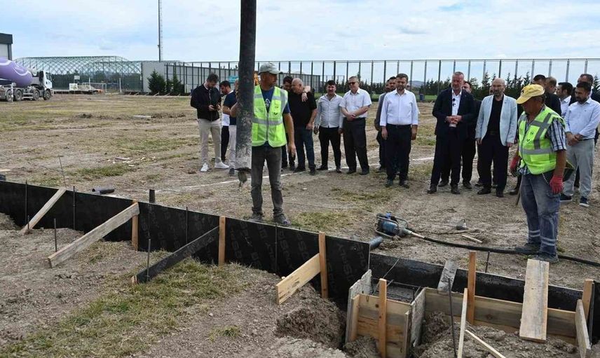 Karacabey’de 100 milyon liralık spor yatırımının temeli atıldı