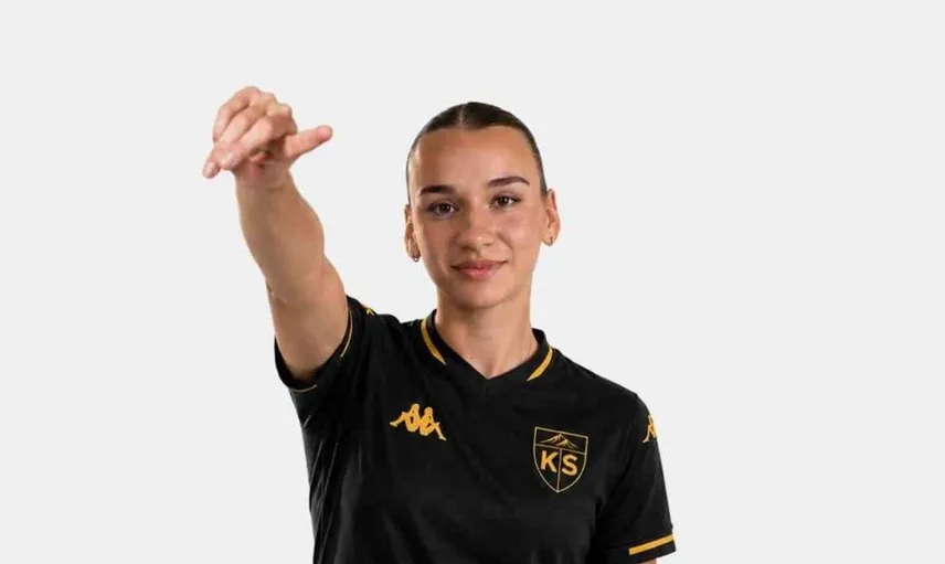 Kayseri kadın futbol kulübü, ayşe demirci ile sözleşme imzaladı