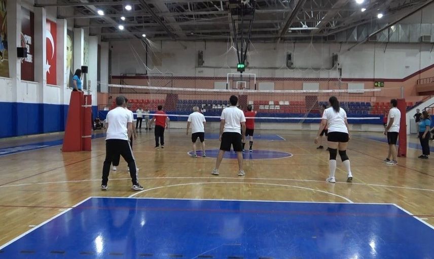 Tunceli'de Ahilik Haftası vesilesiyle voleybol dostluk maçı düzenlendi
