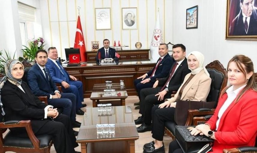 Eğitim camiasının sesi: Kaymakam Tahir Yılmaz, Osmaneli'nde öğretmenlerle buluştu