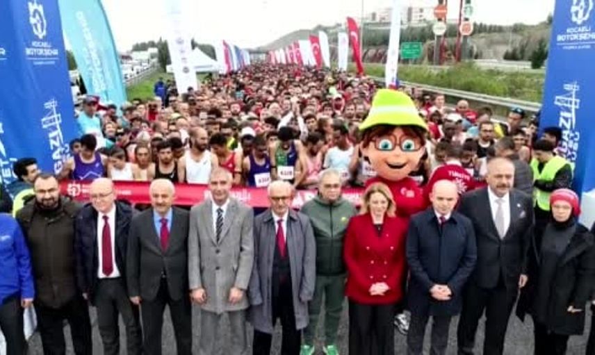 Cumhuriyet coşkusu osmangazi köprüsü’nde gerçekleşti