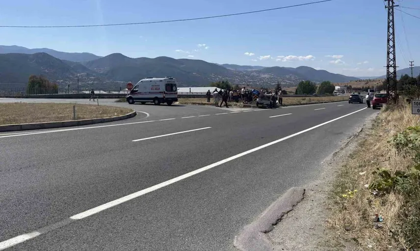 Kastamonu'da traktör ile otomobil çarpıştı, 9 kişi yaralandı