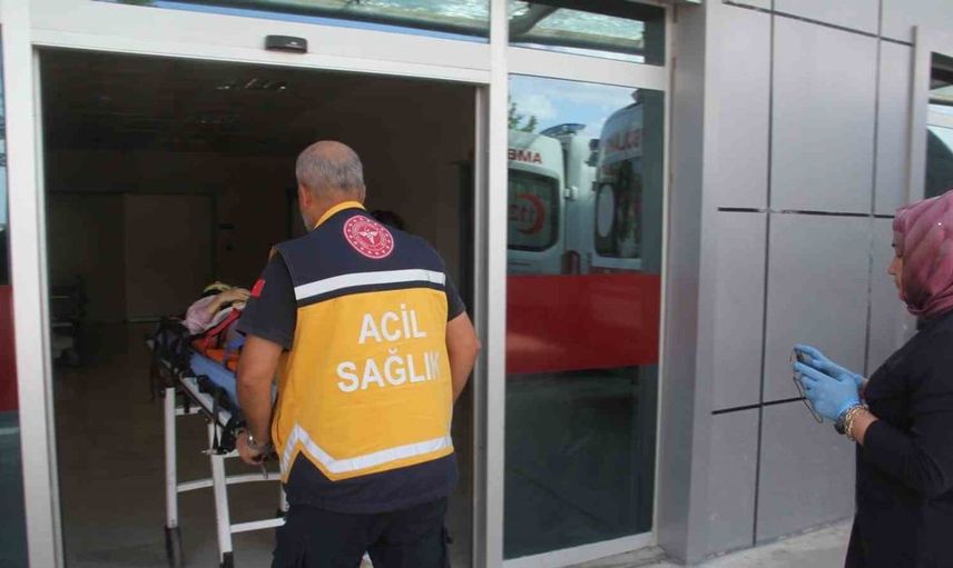 Beyşehir'de meydana gelen trafik kazasında anne ve kızı yaralandı