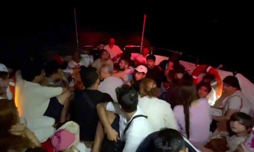 Yunanistan sahil güvenliği tarafından geri itilen düzensiz göçmenler kurtarıldı