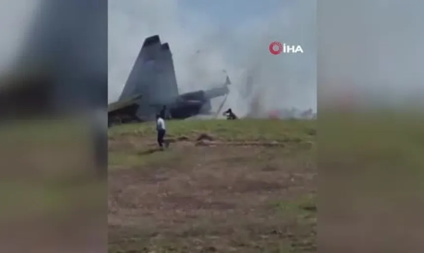 Endonezya'da Sukhoi savaş uçağı pistten çıktı: Havalimanında paniğe neden oldu
