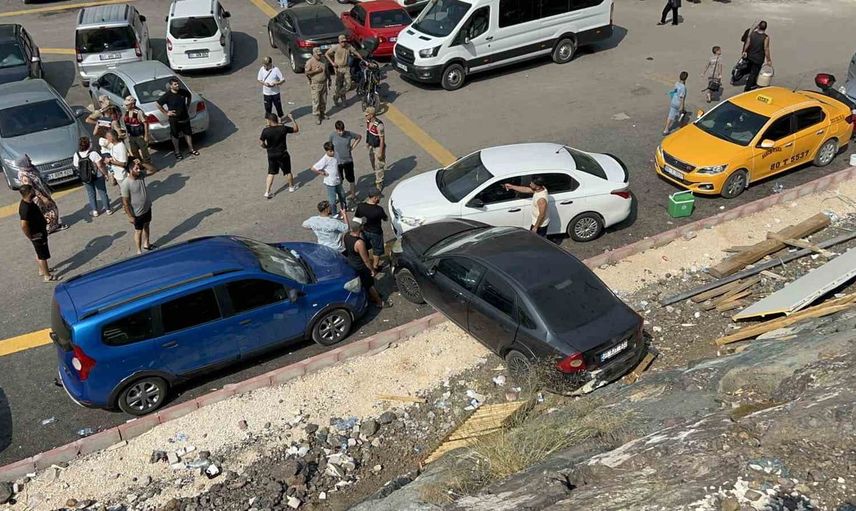 Osmaniye'de bir otomobil alt otoparka düşerek 5 kişinin yaralanmasına neden oldu