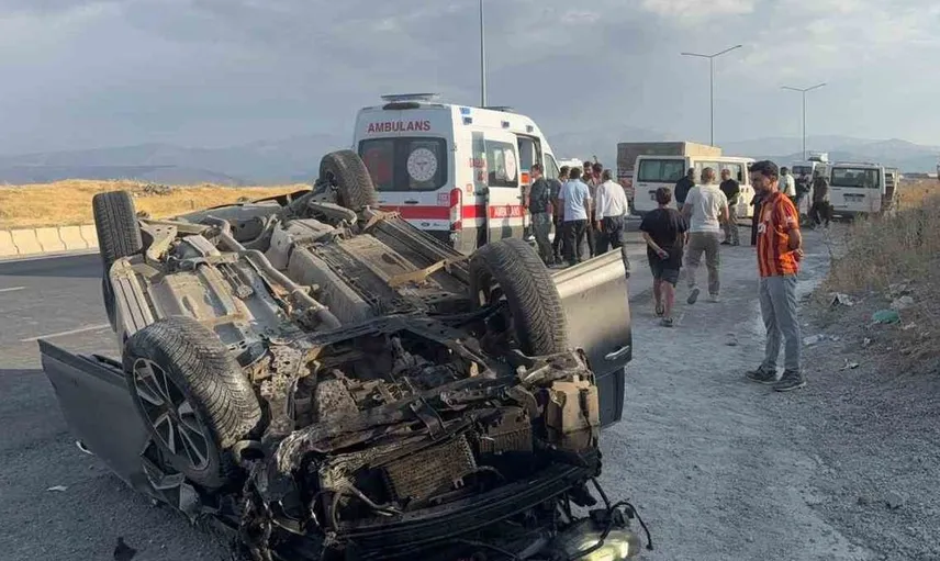 Tatvan'da zincirleme kaza: bir kişinin yaralandığı olayda soruşturma başladı
