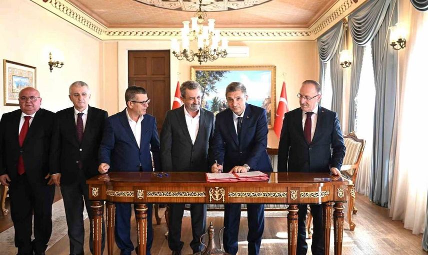 Manavgat'ta iki yeni okul inşası için hayırsever katkılarıyla protokol imzalandı