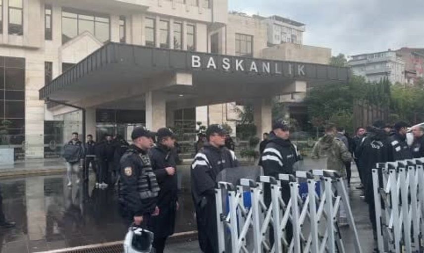Eyüpsultan Belediyesi'ne düzenlenen operasyonda 28 kişi gözaltına alındı