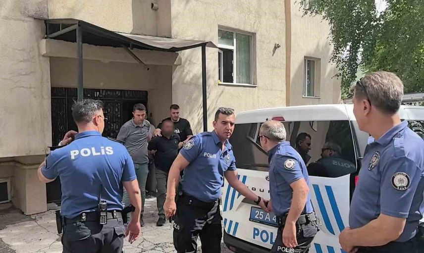 İntihar girişiminde bulunan baba polisle ikna edildi: Eşinin gelişi süreci değiştirdi