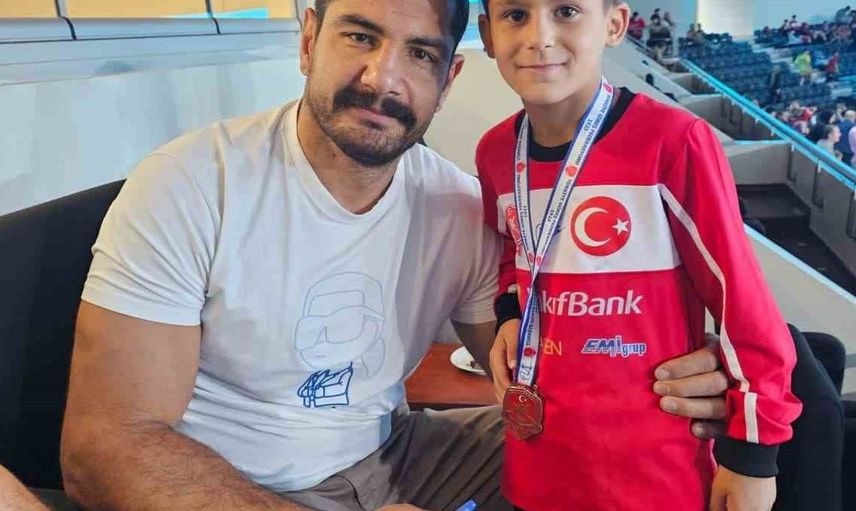 Aydınlı minik güreşçiler Türkiye şampiyonası'ndan madalyayla döndü