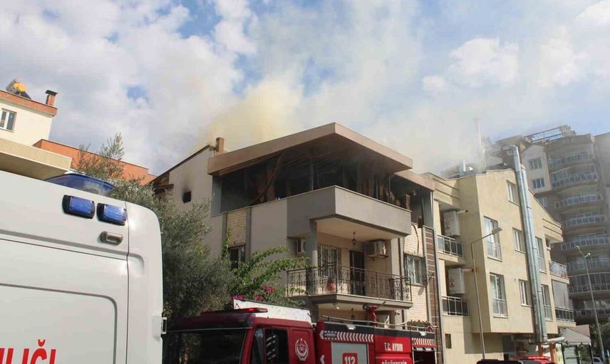 Aydın’da çatı katında çıkan yangın paniğe neden oldu