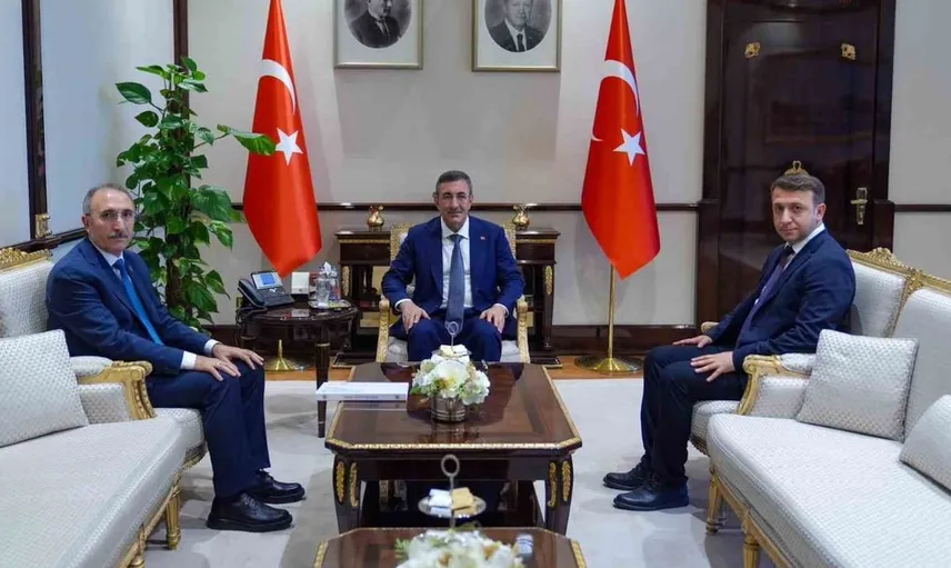 Fırat Üniversitesi rektörü, Cumhurbaşkanı yardımcısını makamında ziyaret etti