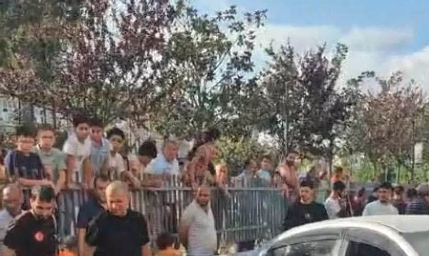 Güngören'de direksiyon hakimiyeti kaybedildi: İki yaya yaralandı