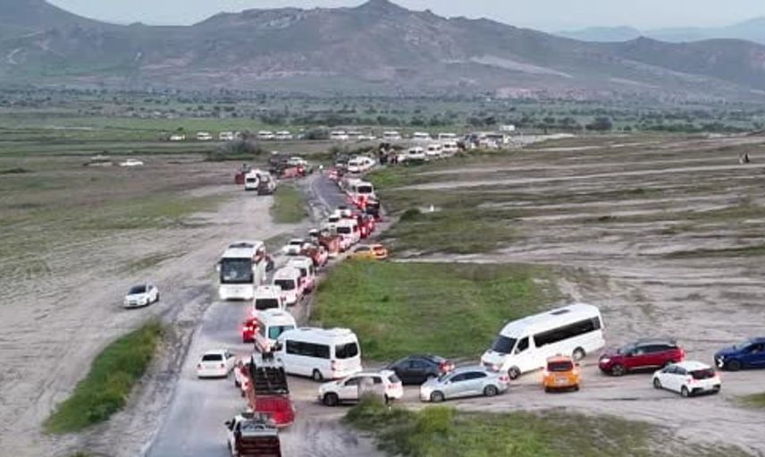 Kapadokya'da sıcak hava balonları olumsuz hava şartları nedeniyle iptal edildi