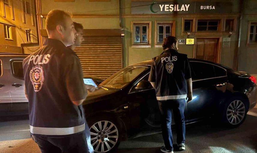 Bursa'da huzur denetiminde 3 aranan şahıs ve uyuşturucu yakalandı