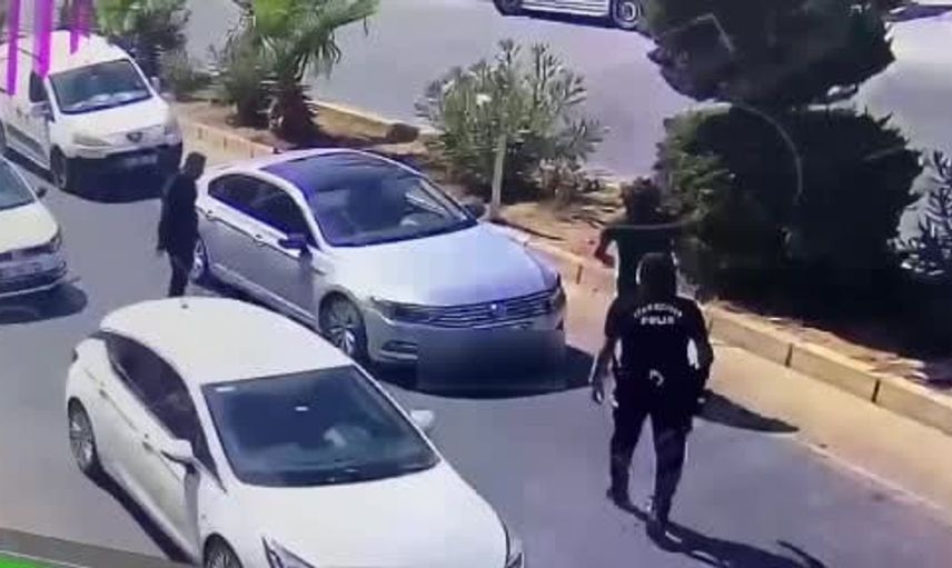 Mersin’de hırsızlık zanlıları otomobille kaçarken yakalandı