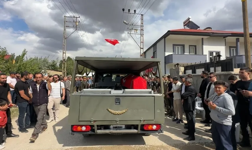 Yüksekova’da şehidin gözyaşlarıyla uğurlandığı cenaze töreni