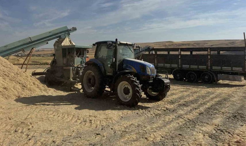 Diyarbakır'da çiftçiler samanla ekmek parası kazanıyor
