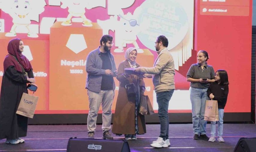 Kocaeli kitap fuarında bilgi yarışması heyecanı: Kahoot'ta ödüller sahiplerini buluyor