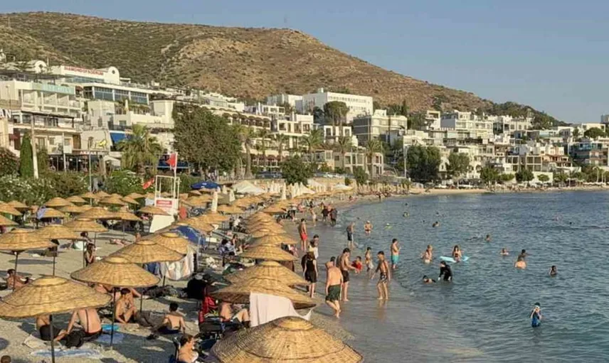 Bodrum'da sıcak hava etkisini artırdı, plajlar dolup taştı