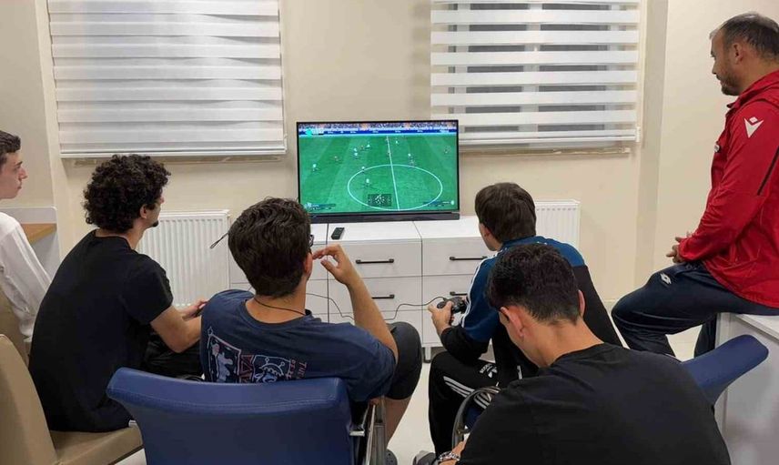 Amatör Spor Haftası'nda üniversiteli öğrenciler konsol oyunlarıyla keyifli anlar yaşadı
