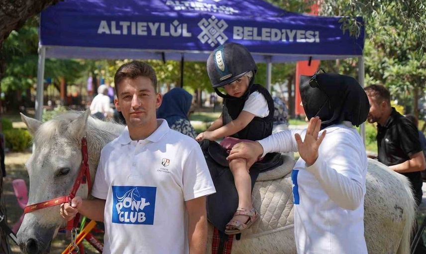 Altıeylül’de çocuklar midilli atlarla tanıştı