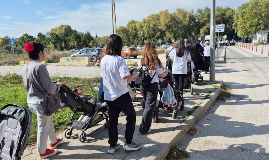 Eskişehir'de annelere parkta yasak: Bebekli 75 anne zorunlu yürüyüşe çıktı