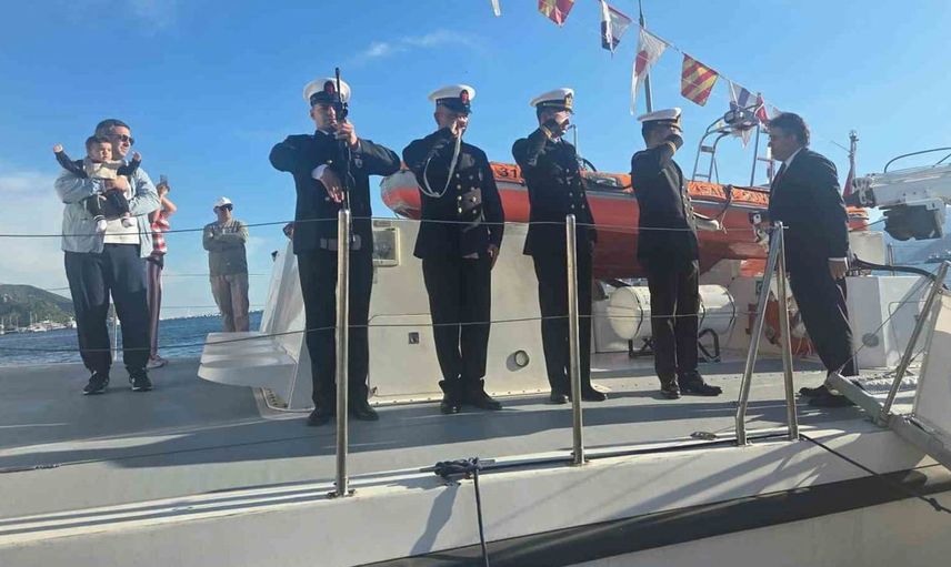 Marmaris'te Cumhuriyet Bayramı coşkusu: askeri gemilere yoğun ilgi