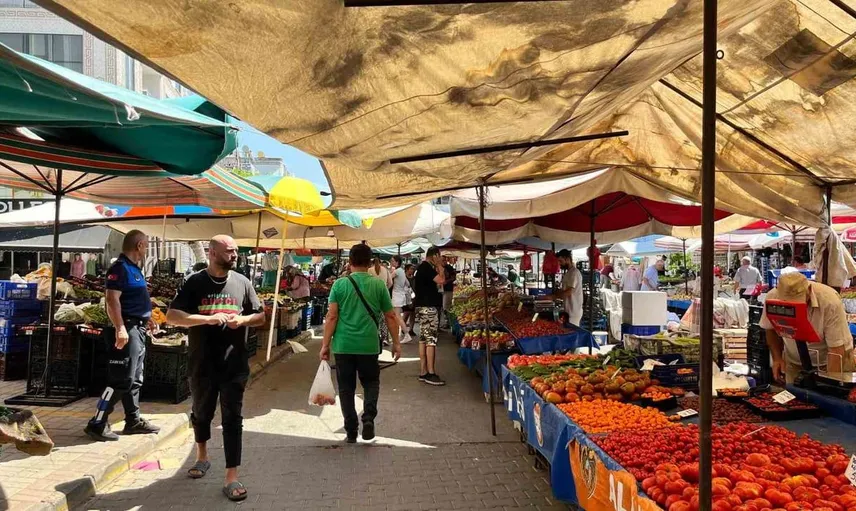 Alanya pazarında güven terazisi uygulaması vatandaşın yüzünü güldürüyor