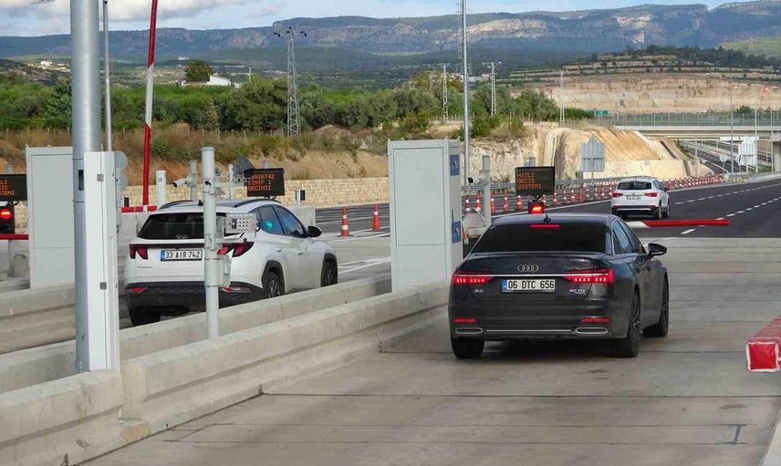 Mersin'de ulaşımı kolaylaştıracak yeni otoyol trafiğe açıldı
