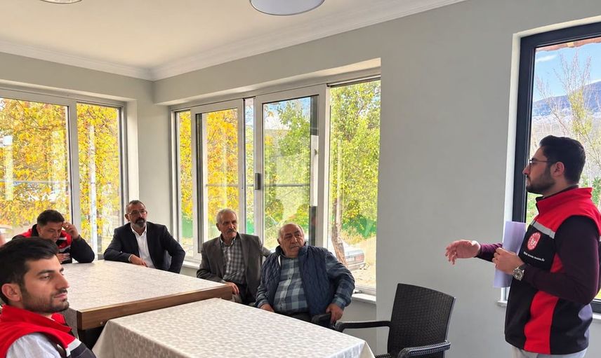 Kemah'ta üreticilere tarımsal destekler ve hayvan sağlığı bilgilendirmesi yapıldı