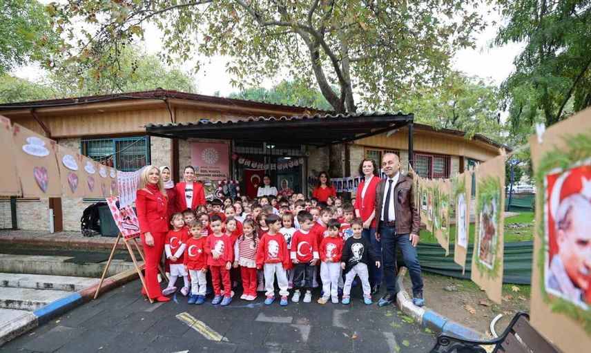 Yunusemre'de çocuklardan 29 Ekim coşkusuna özel gösteriler